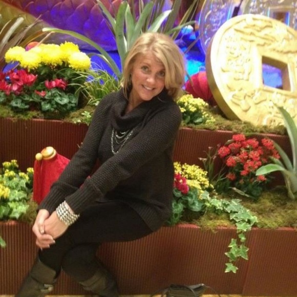 Meet your Posher, Robyn - Picture 1 of 3